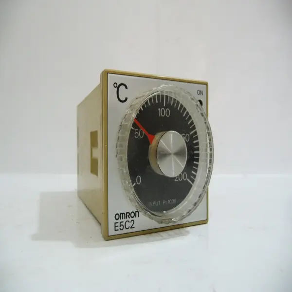 Temprature Controller with 8 Pin Base, E5C2-R20P, Omron, Japan